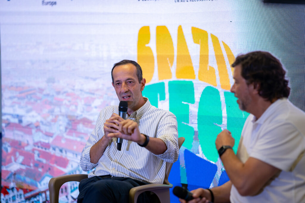 Paulo Firmeza, CEO da Altice Labs falando com João Barbosa, Country Manager do Porto Digital Europa