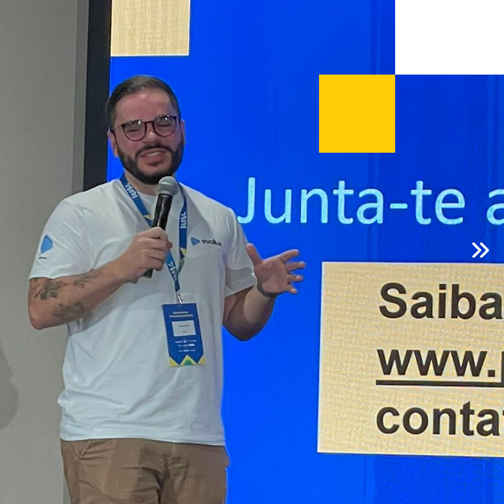 Gabriel Araújo apresentando